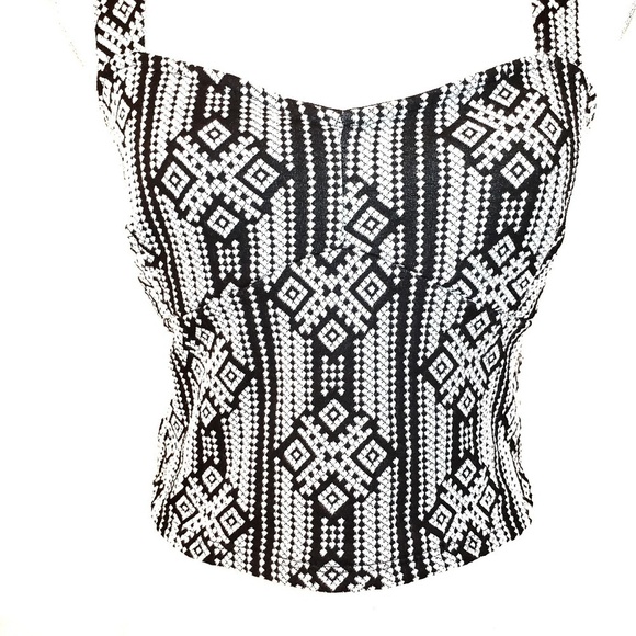 Ginger G B&W Tribal Geometric Print Crop Top - Picture 2 of 5